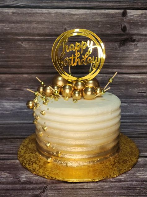 Gold airbrush and gold balls birthday decoration over frosting. Cake Ideas For Golden Birthday, Gold Cakes Birthday For Women, Gold Ombre Cake, Plain Birthday Cake, 30s Birthday, Gold Theme Birthday, Golden Birthday Cakes, Airbrush Cake, Bubble Cake