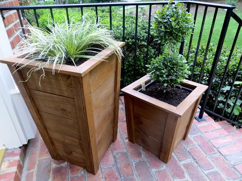 The Project Lady - DIY Tutorial – Decorative Wood Planter Boxes Diy Wood Planter Box, Diy Wooden Planters, Diy Wood Planters, Planter Box Plans, Cedar Planter Box, Plastic Planter Boxes, Porch Flowers, Porch Planters, Cedar Planters