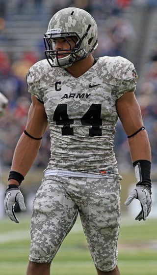 Army Football, College Football Uniforms, Army Workout, Football Uniform, Football Gear, Football Is Life, Football Uniforms, Sports Uniforms, Football Memes