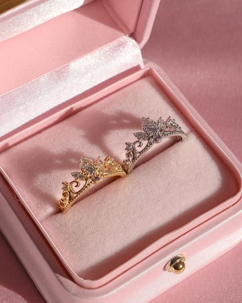 All Posts • Instagram Rapunzel Themed Wedding Ring, Tangled Ring, Rapunzel Ring, Rapunzel Crown, Barbie Ring, Tangled Jewelry, Disney Engagement Rings, Rapunzel Wedding, Coquette Jewelry