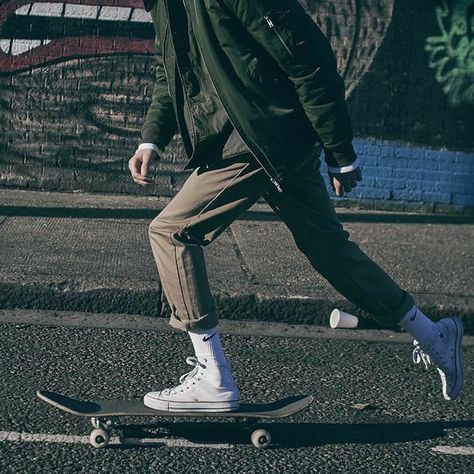 Moda Skate, Beauty Fotografie, Skate Aesthetic, Stile Casual Chic, Skateboard Photography, Skater Boys, Skater Aesthetic, Men With Street Style, Skate Style