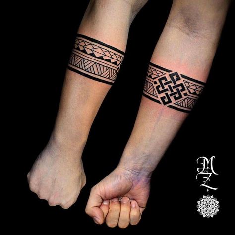 Knot Maori Armband Tato Lingkaran, Armband Tattoo Meaning, Tato Lengan Bawah, Tattoo Bras Homme, Tato Maori, Armband Tattoos For Men, Wrist Band Tattoo, Small Wave Tattoo, Tato Suku