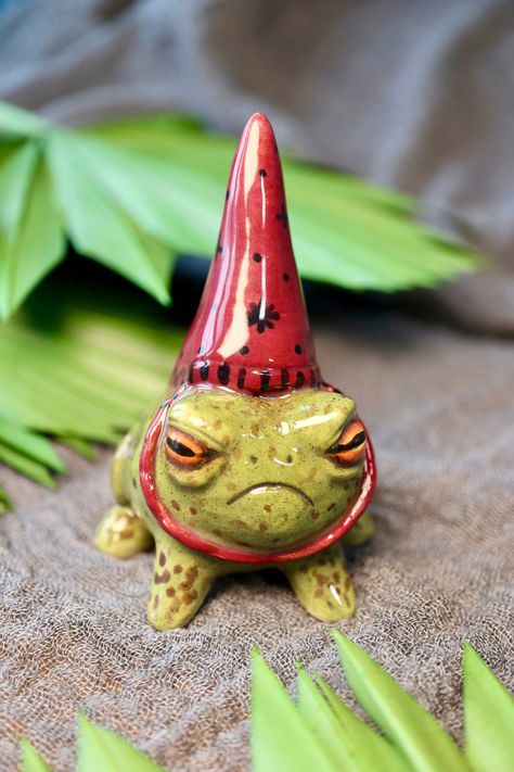 Can Art Design Wizard Frog, Halloween Tea Party, Can Art, Miniature Models, Ceramic Frogs, Beginner Pottery, Clay Crafts Air Dry, Polymer Clay Canes, Backyard For Kids