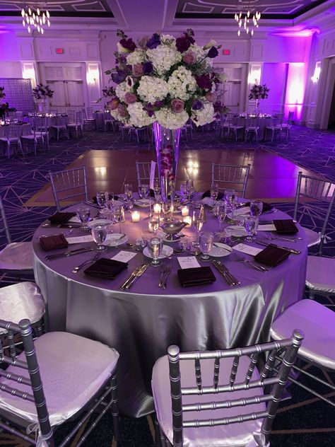 Purple Quinceanera Theme, Purple Table Settings, Sweet 16 Party Planning, Purple Sweet 16, Sweet 16 Party Themes, Purple Party Decorations, Quince Decor, Purple Quince, Sweet 16 Centerpieces