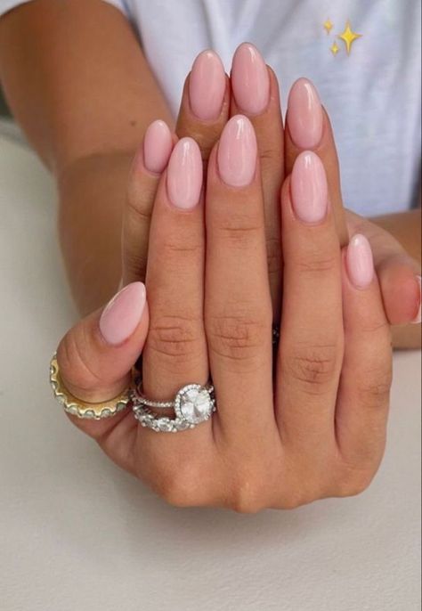 Oval Or Almond Nails, Pink Oval Nails Short, Nails Ideas Oval, Milky Pink Nails Acrylic, Pink Almond Nails Short, Round Winter Nails, Pink Round Nails, Trendy Round Nails, Short Nails Round