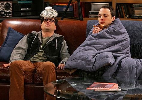 Sheldon's adorable all sunggled up like that. Sheldon Leonard, Big Bang Theory Funny, Big Ban, The Big Band Theory, The Bigbang Theory, Johnny Galecki, Jim Parsons, Sheldon Cooper, Best Dating Apps