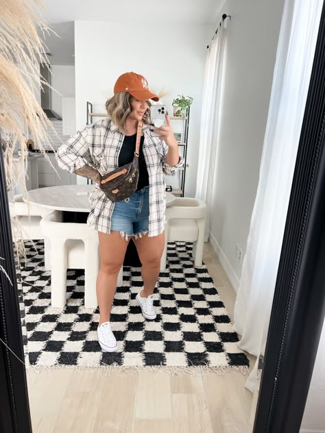 Shorts Outfits Women Curvy, Platform Vans Outfit Spring, Curvey Summer Outfits 2022, Summer Cookout Outfit Plus Size, Cute Casual Shorts Outfits, Summer Going Out Outfit Midsize, Plus Size Summer Outfits Casual Boho Chic, Summer Casual Outfits Midsize, Mom Pooch Outfit Summer