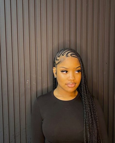 BRAIDER on Instagram: "Y’all are eating this shxt up! ⭐️⭐️⭐️⭐️⭐️" Hair Braided Back Into A Bun, Caramel Braids Black Women, Tribe Braids For Black Women, Cainrow Braids For Black Women, Designer Braids For Black Women, Feed In Braids Side Part, Braids With Weave For Black Women, Braids In Front Knotless In Back, Small Head Hairstyles