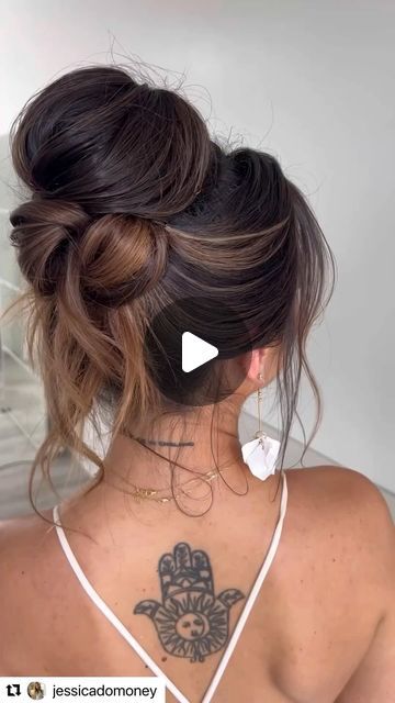 Easy Updos For Medium Hair, Top Knot Bun, Wedding Bun Hairstyles, Teased Hair, Top Knot Hairstyles, Haute Hair, Easy Bun Hairstyles, Hair Bun Tutorial, Hair Knot