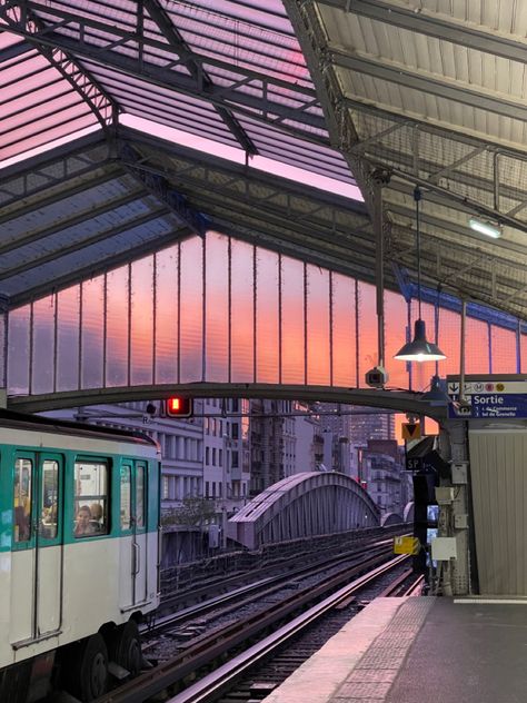 Sunset Paris, Fall Sky, September Fall, Metro Paris, Paris 2023, Sky Pink, Paris Metro, Paris Pictures, My Pictures