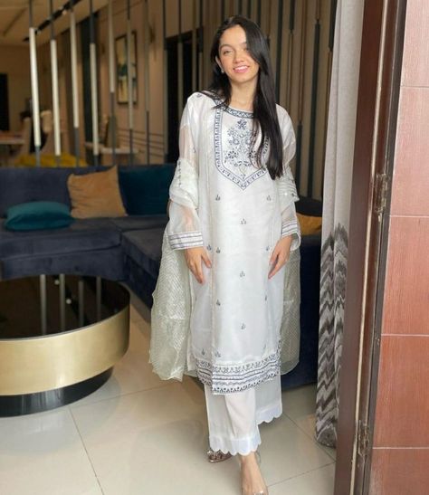 Bollywood Actress In Salwar Suit, Mayi Ri, Aina Asif, Eid Clothes, Round Dress, Long Frock Designs, Special Dress, Pakistani Drama, Womens Trendy Dresses