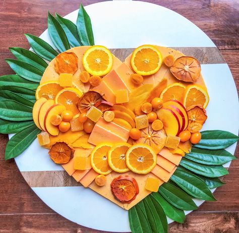 Blue And Orange Charcuterie Board, Rainbow Picnic Orange Food Ideas, Orange Color Charcuterie Board, Color Themed Party Food Orange, Orange Color Party Food Snacks Ideas, Orange Theme Charcuterie Board, Color Themed Food Board, Orange Themed Charcuterie Board, Sun Charcuterie Board