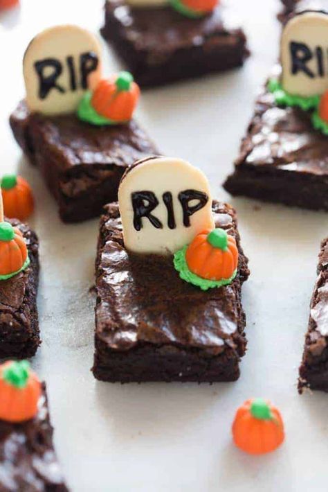 Läskig Halloween, Halloween Deserts, Halloween Brownies, Dessert Halloween, Postres Halloween, Recetas Halloween, Bolo Halloween, Halloween Themed Food, Fun Halloween Treats