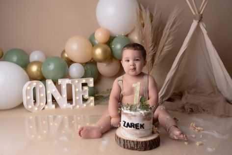 Simple Safari Smash Cake, Woodland Theme Cake Smash, Wild One Photo Shoot Boy, Safari Smash Cake 1st Birthdays, Cake Smash Theme Boy, Smash Cake Photoshoot Boy, Wild One Photoshoot, Cake Smash Photos Boy, Neutral Cake Smash