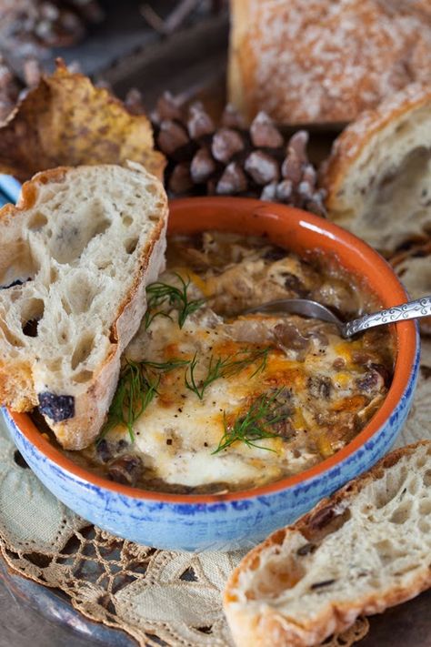 Russian Monday: Mushrooms with Sour Cream Sauce - "Gribi v Smetane" Recipe and more photos: http://www.melangery.com/2013/11/russian-monday-mushrooms-with-sour.html Russian Dishes, Sour Cream Sauce, Ukrainian Recipes, Bowl Of Soup, European Food, Russian Recipes, Mushroom Recipes, Cream Sauce, Sauce Recipe