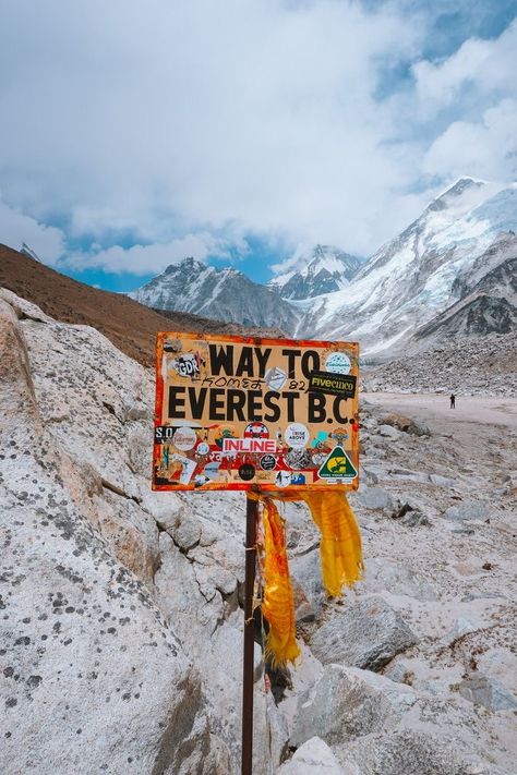 Hiking Mount Everest, Everest Base Camp Trek Photos, Everest Base Camp Aesthetic, Nepal Everest Base Camp Trek, Mt Everest Base Camp, Mt Everest Base Camp Trek, Mount Everest Base Camp Trek, Mount Everest Aesthetic, Everest Aesthetic