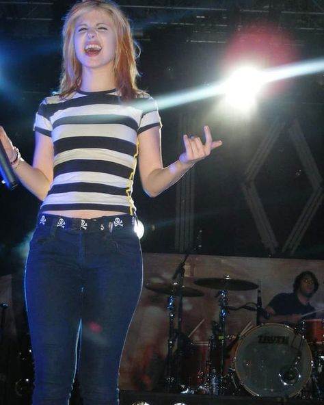 Hayley Williams Outfits, Hayley Williams Wallpaper, Hayley Williams Style, 2000s Inspired Outfits, Paramore Hayley, Haley Williams, Monkey Man, Hayley Paramore, Paramore Hayley Williams