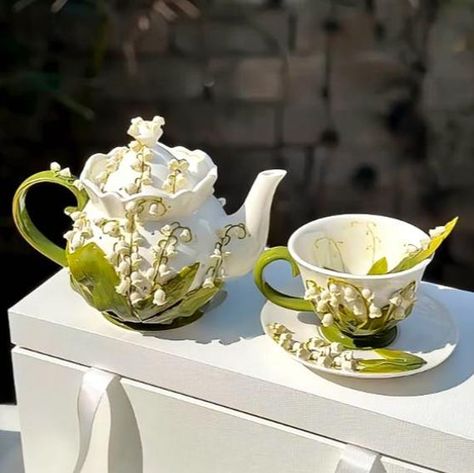 Unique Tea Sets, Tea Cup Photo, Hand Crafted Gifts Ideas, Teacups Aesthetic, Tea Set Aesthetic, Fancy Tea Set, Aesthetic Tea Cup, Tea Cup Aesthetic, Cute Tea Pot