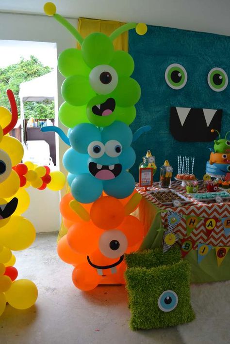 {Little Monster Birthday Bash} | CatchMyParty.com Monster Balloons, Little Monster Birthday, Boys Birthday Party Decorations, Monster 1st Birthdays, Monster Birthday Parties, Ge Bort, Monster Birthday, Monster Mash, Monster Party