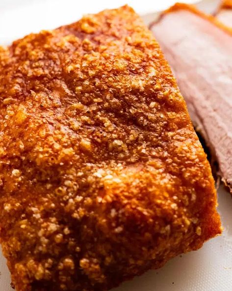 Kau Yuk, Siu Yuk, Roasted Pork Belly Recipe, Slow Roast Pork, Pork Belly Recipes Crispy, Recipe For Pork, Brazilian Recipes, Pork Belly Recipes, Filipino Foods