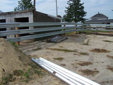 Viewing a thread - Guard rail as fence Cattle Pens, Guard Rail, Rail Fence, Building Materials, Fence, Beams, Thread, Yard, Outdoor Decor