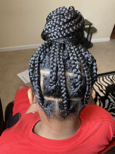 Jumbo knotless in a bun @braidssbyvon Large Knotless Box Braids In A Bun, Knotless In A Bun, Box Braids In A Bun, Large Knotless Box Braids, Braids In A Bun, Braid Spray, Large Braids, Box Braids Bun, Large Knotless