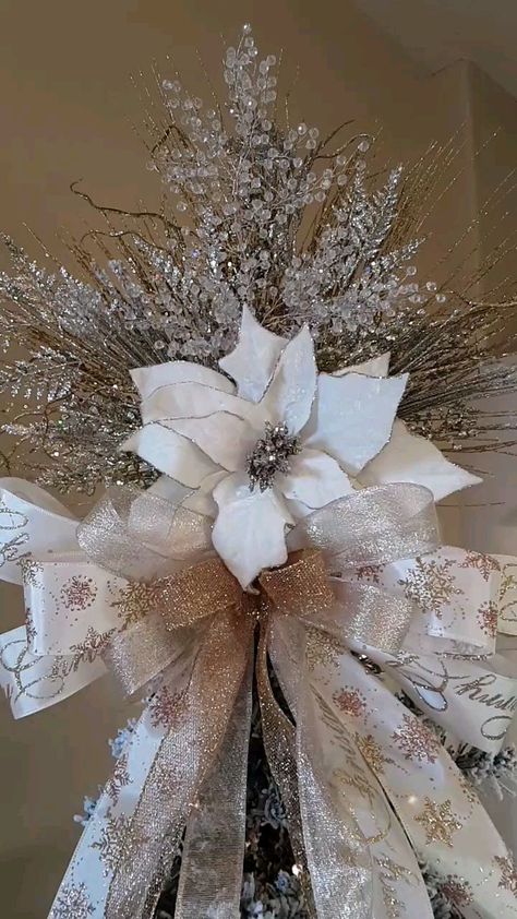 Winter Wonderland Theme Christmas Tree, Poinsettia Tree Topper, Christmas Bows For Tree Topper, Christmas Tree Toppers Elegant, Xmas Tree Topper Ideas, Elegant Christmas Tree Toppers Ideas, Christmas Tree Topper Ribbon, Tree Topper Ideas, Snowflake Tree Topper