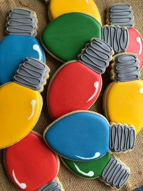 Light Bulb Cookies, Light Cookies, Christmas Sugar Cookies Decorated, Cute Christmas Cookies, Royal Iced Cookies, Sugar Cookie Royal Icing, Sugar Cookie Designs, Cookies Christmas, Xmas Cookies