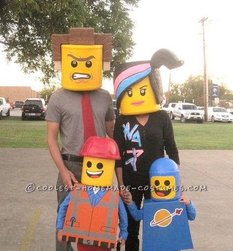 Family Theme Costumes, Lego Movie Costume, Theme Costumes, Family Costumes Diy, Lego Costume, Lego Halloween, Lego Head, Classic Lego, Disney Halloween Costumes