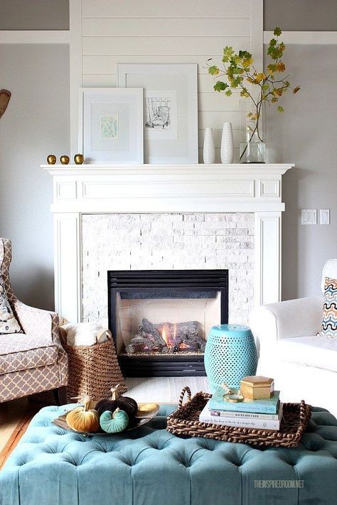 Ways to Style a Mantel with Art How To Decorate A Fireplace Mantel, Elegant Farmhouse, Living Colors, Furnitur Ruang Keluarga, Interior Design Minimalist, Fireplace Mantel Decor, White Fireplace, Trendy Living Rooms, Mantel Decor