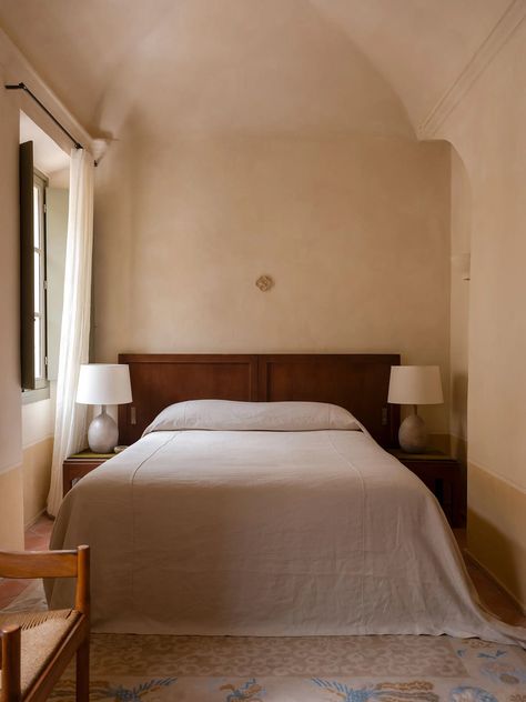 Best Hotels in the French Riviera: Hotel du Couvent Nice French Hotel Room, Modern Traditional Decor, French Hotel, France Holiday, Autumn Interior, Best Coffee Shop, Paris Shopping, The French Riviera, Rustic Cottage