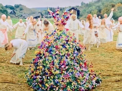 midsommar - Album on Imgur Black Halloween Dress, Cloth Flowers, Queen Dress, Backless Prom Dresses, Florence Pugh, Movie Costumes, Film Tv, Flower Dress, Film Aesthetic