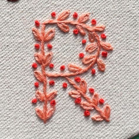 Yarn Ribbon And Thread, Hand Embroidery Letters, Clothes Embroidery Diy, Embroidery Leaf, Ideas Embroidery, Pola Bordir, Crewel Embroidery Kits, Embroidery Letters, Hand Embroidery Projects