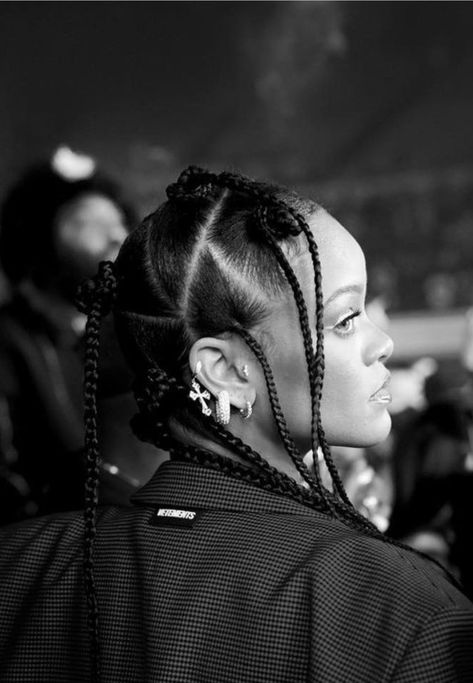 Rihanna Images, Rihanna Quotes, Rihanna News, Rihanna Fan, Curls For The Girls, Rihanna Riri, Basket Vintage, Rihanna Style, Rich Girl Lifestyle