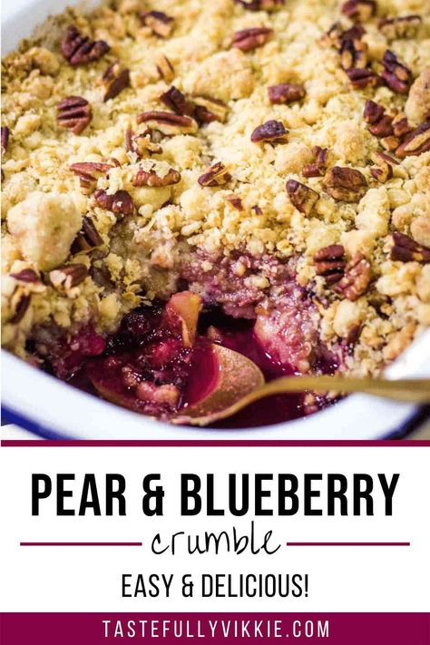 Easy Pear Recipes, Pear Crumble Recipe, Blueberry Crumble Recipes, Pear Cobbler, Pear Crumble, Pear Dessert, Sweet Treats Desserts, Blueberry Crumble, Baked Fruit