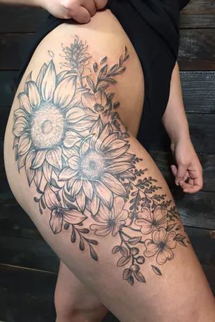 Sunflower Tattoo Thigh, Tatuaje Cover Up, Sunflower Tattoo Sleeve, Tattoo Hip, Sunflower Tattoo Shoulder, Hip Thigh Tattoos, Small Flower Tattoos, Hip Tattoos Women, Sunflower Tattoos