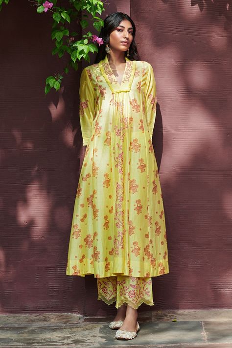 Chanderi Kurta Designs Printed, Kurta Set Ideas, Kurta Set Designs Women, Amrita Thakur, Festive Kurti, Yellow Kurta, Simple Frock Design, Latest Dress Design, Simple Kurti Designs