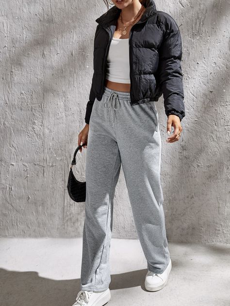 Grey Tracksuit Pants Outfit, Gray Sweatpants Women, Gray Jogger Outfits Women, Style Black Joggers Women, Charcoal Joggers Outfit, Grey Joggers Outfit Women Street Styles, Grey Straight Leg Sweatpants Outfit, Jogger Gris Outfit, Jogging Bottoms Outfit