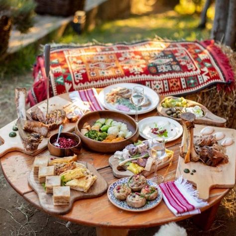 Albanian Food - Eat Traditional Food | Sondor Travel Albanian Traditional Food, Albanian Restaurants, Ashure Recipe, Albania Traditional, Albania Culture, Albania Food, Trolls Oc, Albanian Cuisine, Burek Recipe