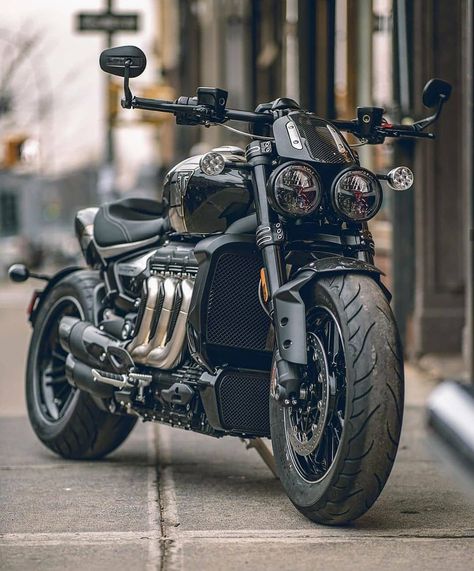 Cafe Racers | Custom Culture on Instagram: “2500cc Triumph Rocket. Ya dig? - Follow @cafesofinsta | @blackgoldmoto - Via: @marks_nyc_moto #triumph #torque #power” Moto Triumph, Triumph Rocket, Мотоциклы Harley Davidson, Best Motorbike, Cafe Racer Design, Triumph Bikes, مرسيدس بنز, Мотоциклы Cafe Racers, Futuristic Motorcycle