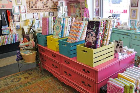 Quilt Shop Display Ideas, Quilt Shop Ideas, Mercerias Ideas, Painted Crates, Aqua Dresser, Quilt Shop Displays, Fabric Shop Display, Pink Drawers, Kids Book Storage