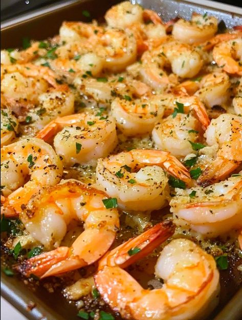 Oven Shrimp Recipes, Oven Roasted Shrimp, Oven Baked Shrimp, Shrimp In The Oven, Roasted Shrimp Recipes, Garlic Parmesan Shrimp, Roasted Garlic Recipe, Smoked Shrimp, Best Fish Recipes