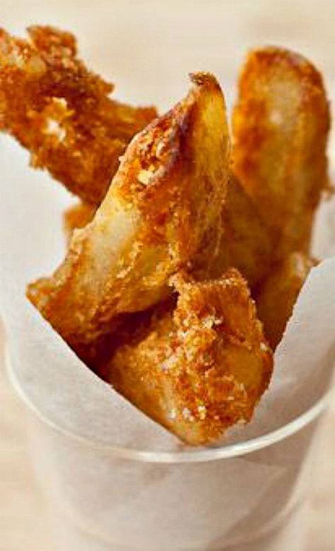 Super Crunchy Triple Cooked French Fries - learn the secret of how to satisfy your desire for crunch! French Fry Bowl, Air Fryer Fried Potatoes, Crunchy French Fries, French Fries In Air Fryer, Freeze Potatoes, Reheat French Fries, Fries In Air Fryer, Triple Cooked Chips, Cooking French Fries