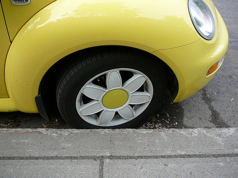 Yellow VW Bug with Daisy Wheels Bug Car, Volkswagen Bug, New Beetle, Yellow Car, Pretty Cars, Yellow Aesthetic, Vw Bug, My Dream Car, 인물 사진