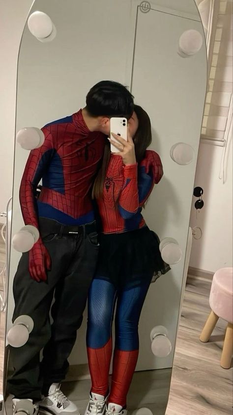 Halloween College Couple Costumes, Couples Halloween Outfits Scary, Halloween Mens Costumes, Halloween Matching Costumes Couples, Couples Costumes For Halloween Creative, Relationship Halloween Costumes, Partner Halloween Costumes Couple, Halloween Costumes Men Aesthetic, Halloween Couple Aesthetic