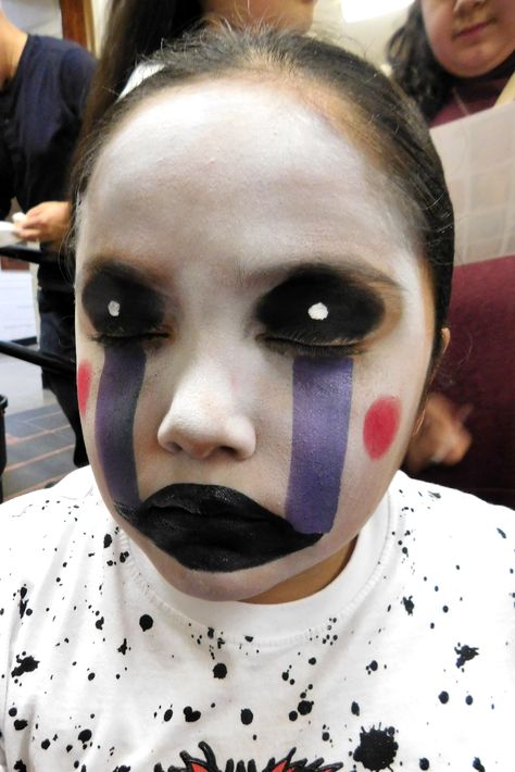 Friday Night at Freddys character Face Paint Ideas Scary, Face Paint Characters, Fnaf Face Paint, Five Nights At Freddy's Makeup, Fnaf Painting Ideas, Black Light Painting, Painting Balloons, Scary Toys, Cosplay Fnaf