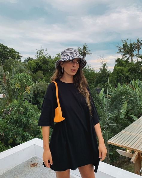 Bucket Hat Outfit, Models Off Duty Style, Hat Outfit, Summer Hats For Women, Bali Fashion, Jupe Short, Outfit Look, Outfits With Hats, Mode Streetwear