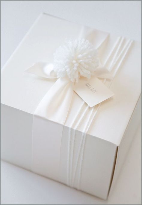 Gift Wrapping Inspiration, Wedding Gift Wrapping, Unique Gift Wrapping, Creative Gift Wrapping, Professional Gifts, Present Wrapping, Christmas Gifts For Boyfriend, Gorgeous Christmas, Beautiful Gift Wrapping