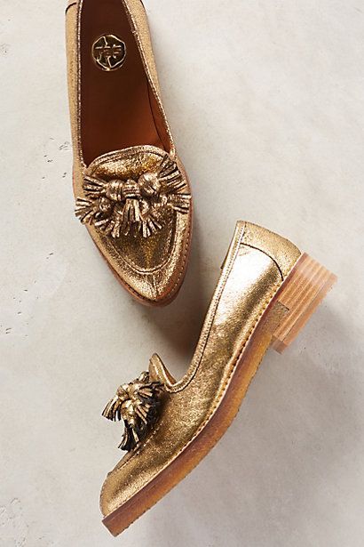 ras golden tassel loafers #anthrofave Daily Shoes, Gold Loafers, Mode Shoes, Gold Shoes, Tassel Loafers, Crazy Shoes, Pretty Shoes, Shoe Obsession, Shoe Lover