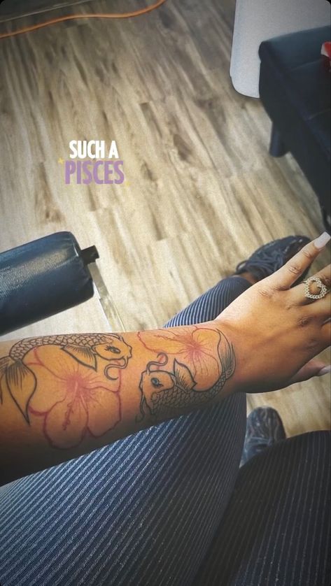 Pisces Tattoo Women, Pisces Hand Tattoo, Dark Skin Tattoo Ideas, Arm Tattoos Black, Pisces Tattoo Designs, Memorial Tattoo Ideas, Feminine Tattoo Sleeves, Cute Hand Tattoos, Hand Tattoos For Girls